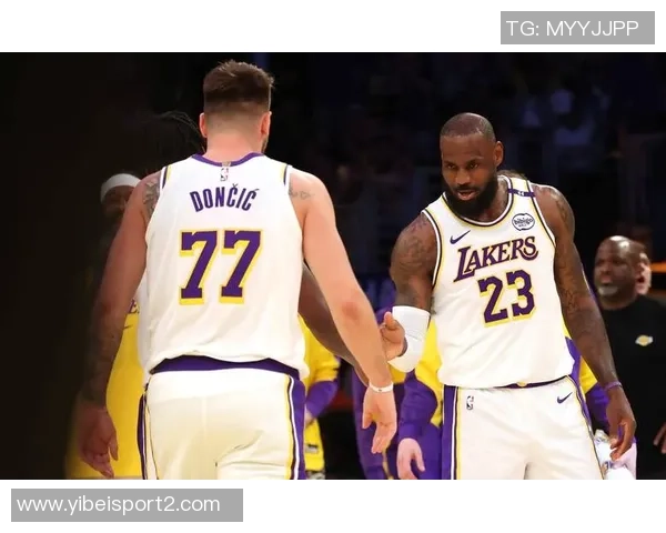 詹姆斯与裁判争执未受罚太阳博主引用规则质疑公正性 詹姆斯与裁判争执未受罚太阳博主引用规则质疑公正性