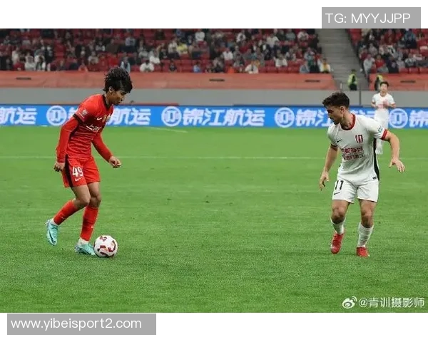 祝海港足球俱乐部球员李新翔生日快乐愿他在新的一岁里更进一步 祝海港足球俱乐部球员李新翔生日快乐愿他在新的一岁里更进一步